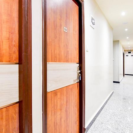 Super Townhouse Kaikhali Near Airport Calcutta Buitenkant foto