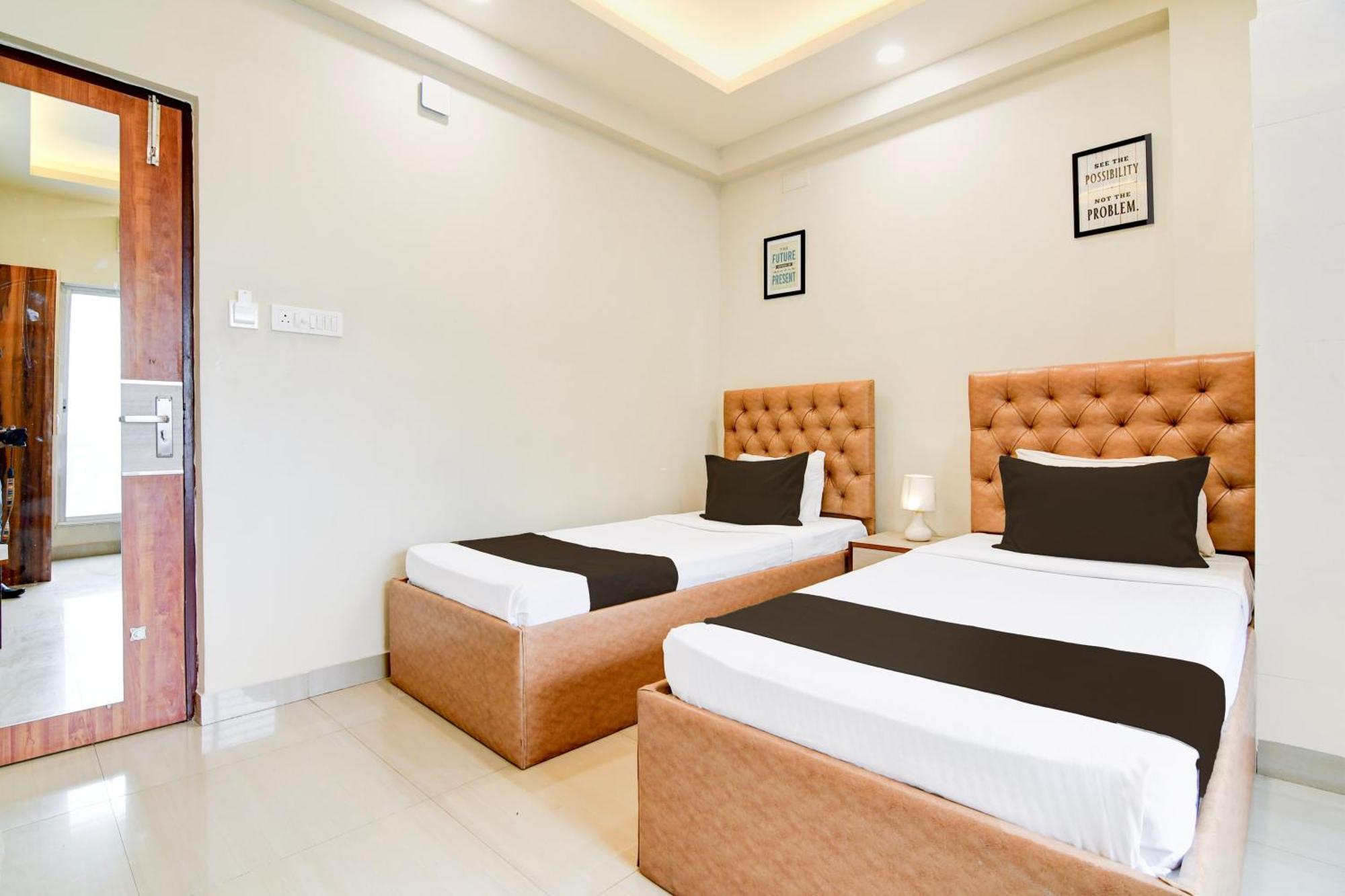 Super Townhouse Kaikhali Near Airport Calcutta Buitenkant foto