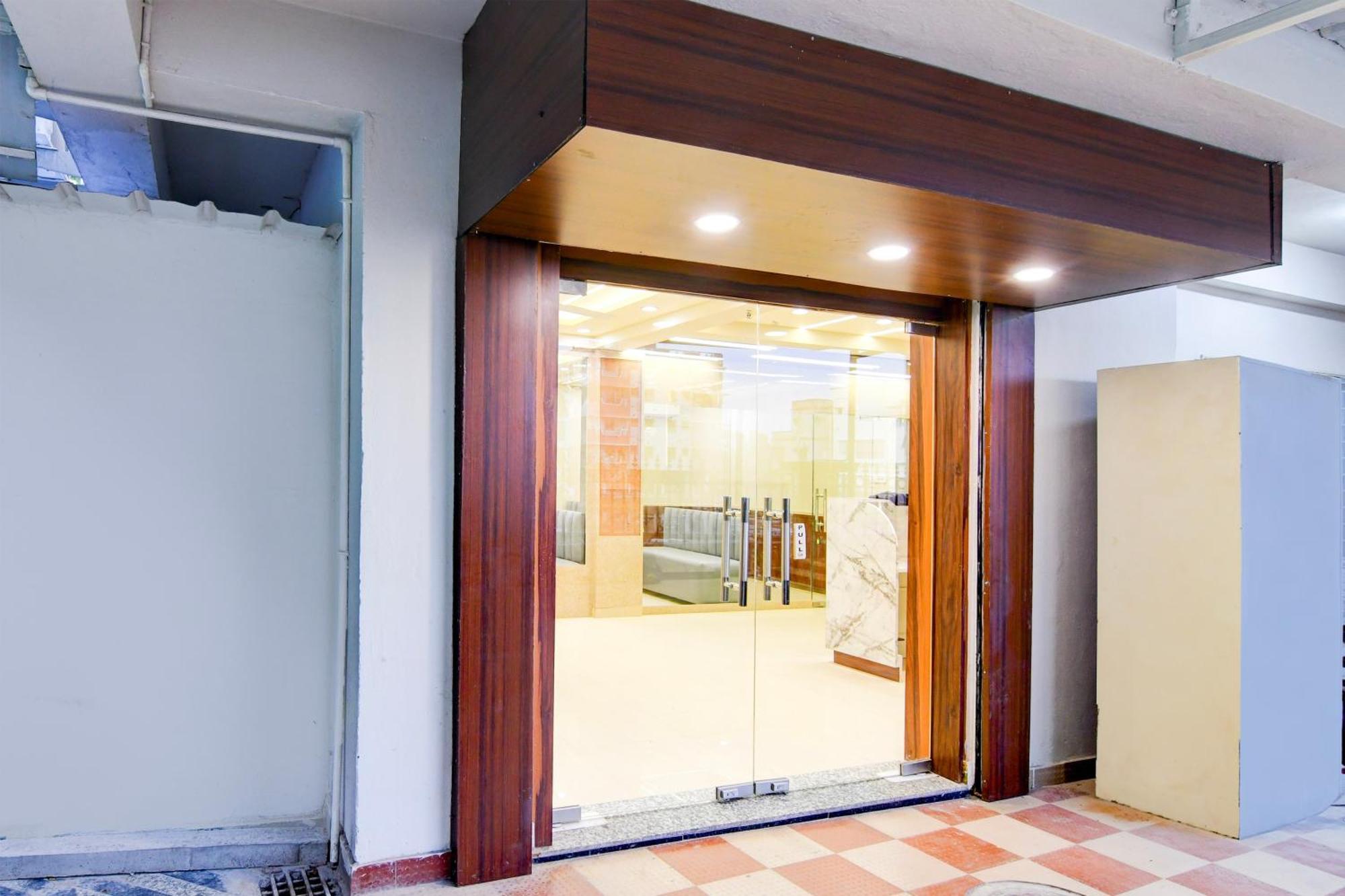 Super Townhouse Kaikhali Near Airport Calcutta Buitenkant foto