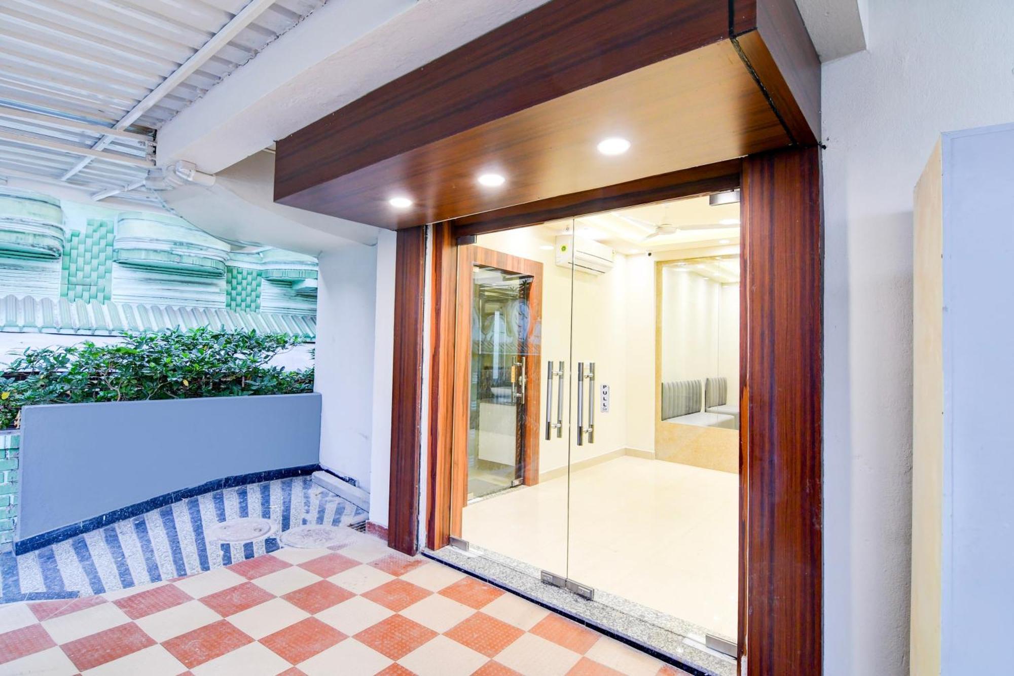 Super Townhouse Kaikhali Near Airport Calcutta Buitenkant foto