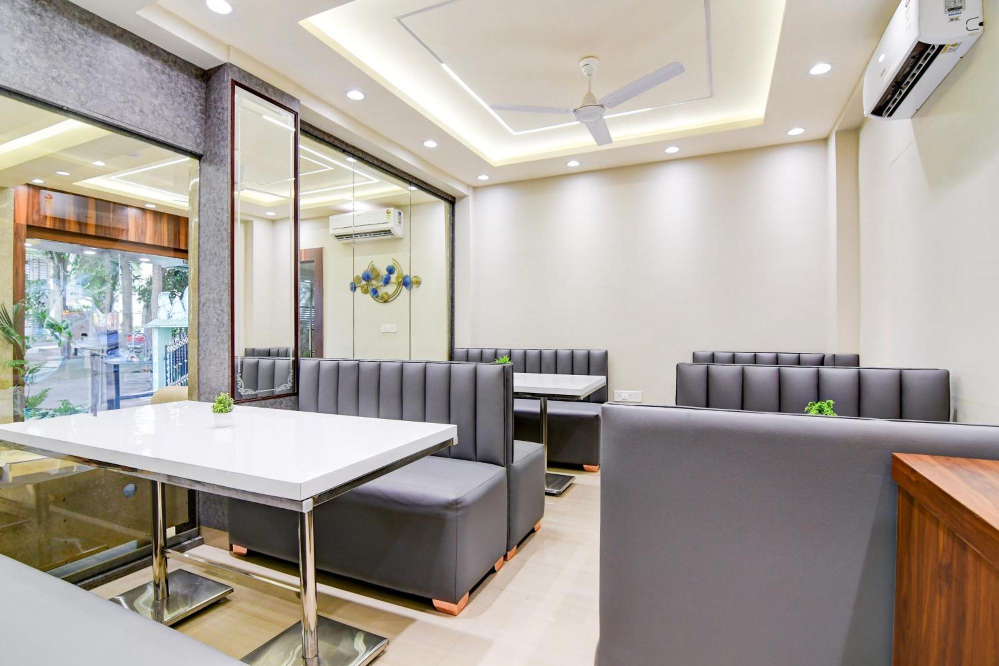 Super Townhouse Kaikhali Near Airport Calcutta Buitenkant foto