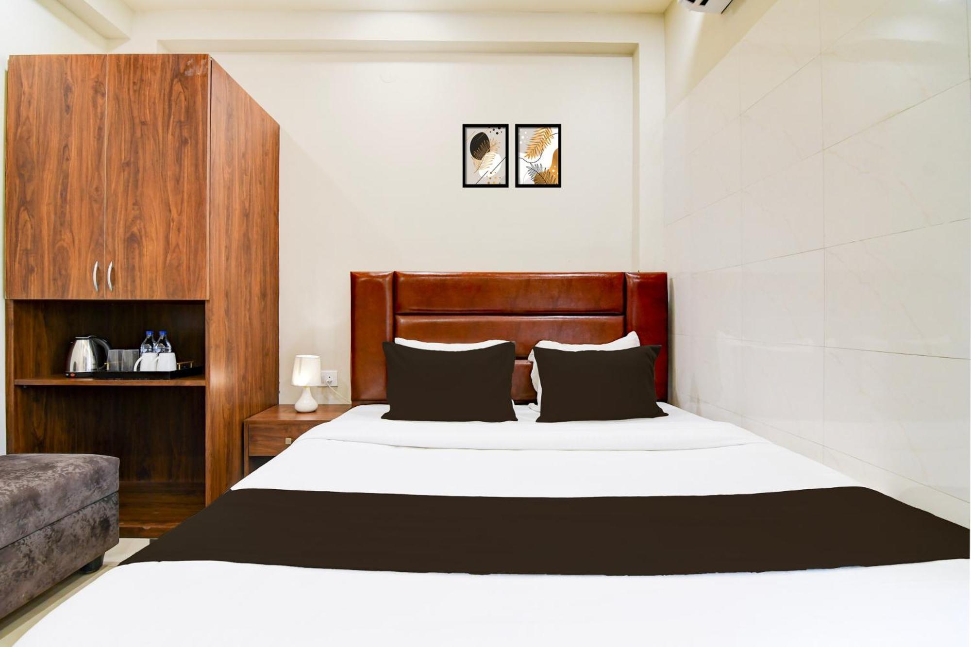 Super Townhouse Kaikhali Near Airport Calcutta Buitenkant foto
