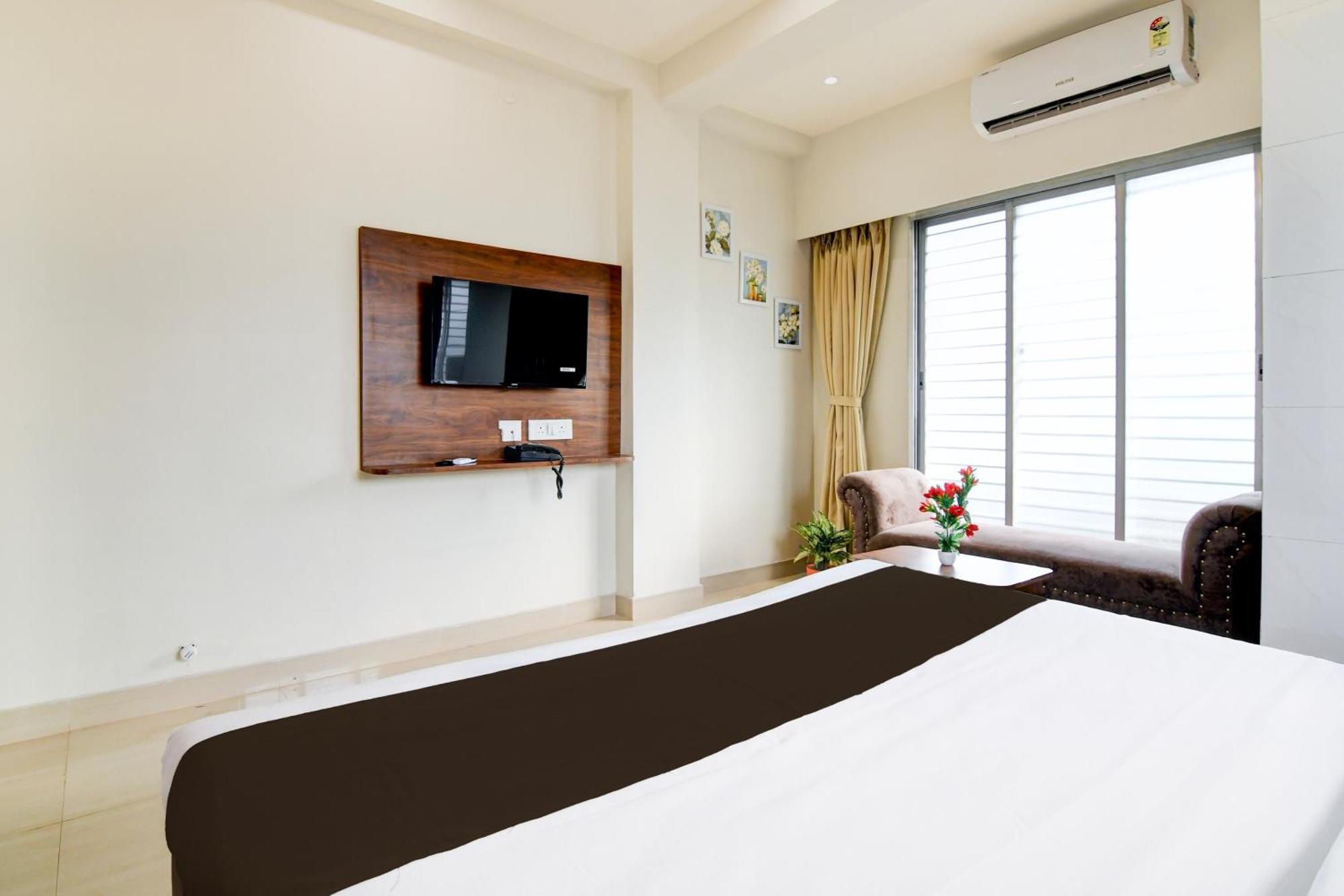 Super Townhouse Kaikhali Near Airport Calcutta Buitenkant foto
